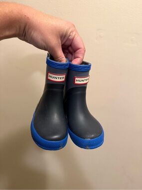 Hunter Kids Navy and Blue Rain Boots Size 5